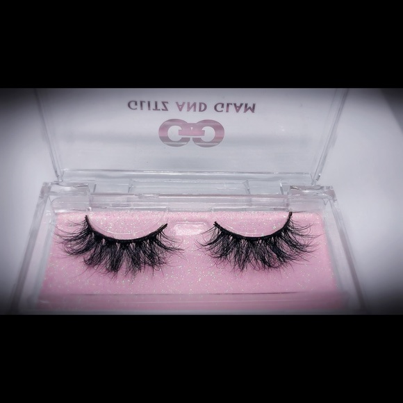 🎀Glitz & Glam Cruelty Free Mink Lashes-Paradise🎀 - Picture 2 of 4